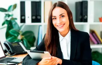 El agotamiento laboral disminuye y la satisfacción aumenta cuando se reduce el horario laboral. FOTO Getty 