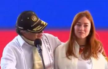 Gustavo Petro recibió críticas por sus comentarios sobre la vida personal de la funcionaria Gloria Miranda en medio de un acto público del Gobierno Nacional. FOTO: CAPTURA DE VIDEO