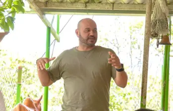 Elkin Reyes fue reelegido como alcalde tras las elecciones atípicas en Oiba (Santander) el pasado domingo 18 de mayo. FOTO: Facebook Elkin Reyes