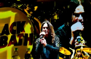 Ozzy Osbourne, con su inconfundible presencia y voz rasposa, lideró la última presentación de Black Sabbath en una noche cargada de historia y emoción. FOTO Getty