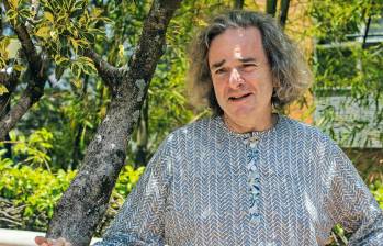 Alejandro López Mejía es un economista pensionado que ha dedicado su tiempo a viajar por el mundo para escribir sobre sus experiencias. También es un yogui que medita con frecuencia. FOTO camilo suárez 
