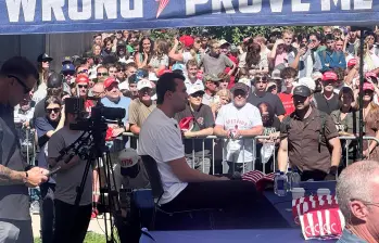 Charlie Kirk en el evento antes de ser asesinado. FOTO: AFP