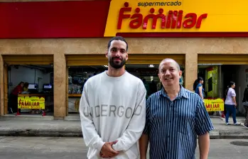 Supermercado Familiar empezó con seis empleados, alguno de ellos como Rubén todavía están en la empresa. FOTO Julio César Herrera