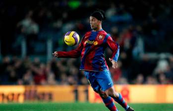 Ronaldinho es uno de los pocos jugadores que levantó la Champions League y la Copa Libertadores. Además, consiguió un Mundial con Brasil y un Balón de Oro. FOTO 