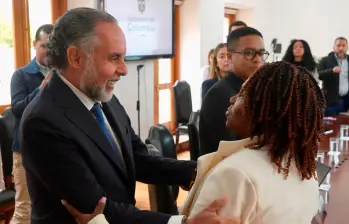 Durante el encuentro, también se abordaron temas como el fortalecimiento de los consejos comunitarios y las dificultades de orden público en la región Pacífica colombiana. FOTO: MININTERIOR
