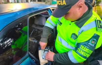 Ante las múltiples opciones que usan los delincuentes para transportar droga, los agentes de la Seccional de Tránsito y Transporte de la Policía Antioquia realizan operativos constantemente. FOTO Cortesía Policía