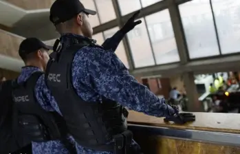 Funcionarios del Inpec participaron en el megaoperativo nacional del 9 de octubre, en el que fueron intervenidas 123 cárceles como respuesta a los ataques contra el cuerpo de custodia. Foto: Inpec