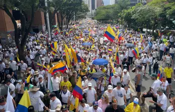 Marcha del Silencio en Medellín. La multitudinaria asistencia copó toda la Avenida Oriental. Foto: Manuel Sadarriaga