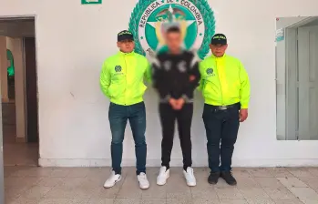 Este es el productor musical que fue capturado en las últimas horas en Medellín, señalado de delitos sexuales contra una menor de edad. FOTO: CORTESÍA POLICÍA METROPOLITANA