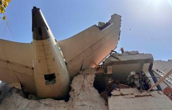Un avión se estrelló cuando despegó del aeropuerto internacional Sardar Vallabhbhai Patel en Ahmedabad, India. FOTOS: GETTY