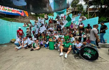 90 niños participaron de la recuperación de este pequeño teatro al aire libre que le dará nueva vida al barrio. FOTO: CORTESÍA ALCALDÍA MEDELLÍN