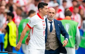 El conflicto entre Robert Lewandowski y el entrenador Michal Probierz terminó con la salida del técnico de la selección de Polonia. FOTO: GETTY
