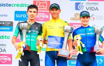 Molina (centro), Pescador (izquierda) y Muñoz, tres de los nuevos talentos del ciclismo colombiano. FOTO CORTESÍA ÁNDERSON BONILLA-GW