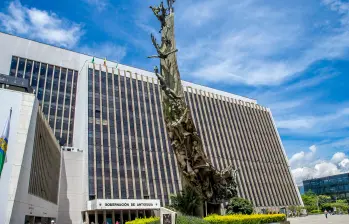 El monumento tiene 38 metros de alto y en la base tiene parte de las cenizas del maestro Rodrigo Arenas Betancur. FOTO: Juan Antonio Sánchez