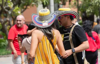 Según las autoridades, el sujeto capturado habría contactado a las víctimas en las redes sociales. Foto: EL COLOMBIANO