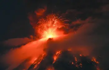 Guatemala declara alerta de “peligro” por erupción del volcán de Fuego. FOTO: AFP