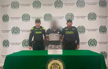 El presunto integrante de las disidencias de las Farc fue capturado en el aeropuerto El Dorado de Bogotá. FOTO CORTESÍA