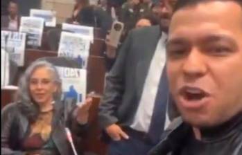 El acalorado encuentro entre María Pizarro y Jota Hernández en el Congreso. FOTO TOMADA DE VIDEO.