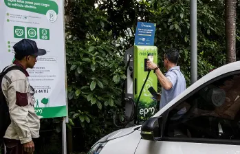 ¿Paisas perdieron la prevención a los carros eléctricos? Ventas suben 218%