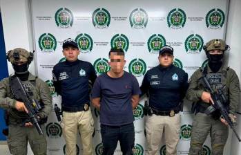 FOTO: Policía Metropolitana de Bogotá.Alias Escobar, uno de los hombres más buscados de El Tren de Aragua, fue capturado en Colombia.