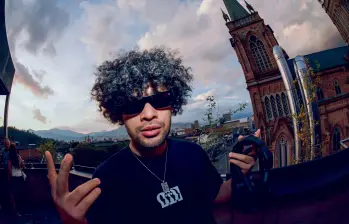 En estos 10 primeros años de carrera Sr. Pablo lanzó tres discos Aspectos (2016), PABLO (2021) y REFLEJOS (2025). Con Salió el Sol celebra una década de vida musical FOTO CORTESÍA ALEJANDRA RODRÍGUEZ VÉLEZ. 