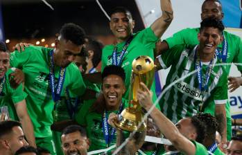 Los disturbios se registraron en la tribuna norte del estadio, zona ocupada por seguidores del Deportivo Independiente Medellín. Foto Camilo Suárez