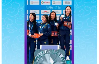 El equipo de natación femenina termina su participación con doble medalla de plata en los Juegos Mundiales. Foto: Cortesía @DeportColombia. 