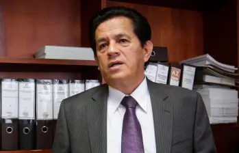 Portela señala que la obligatoriedad de aplicar encuestas en varias regiones y municipios hará que el ejercicio sea muy costoso. Advierte que las “encuestas presenciales se van a volver un artículo de lujo”. FOTO Colprensa