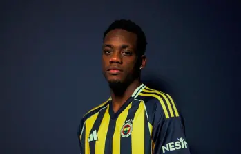 Jhon Jáder Durán vistiendo su nueva camiseta. FOTO @Fenerbahce