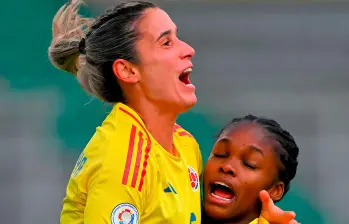 Daniela Montoya y Linda Caicedo, dos de las figuras de Colombia en la goleada frente a Bolivia. FOTO AFP