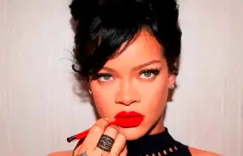 El maquillaje de la cantante Rihanna se venderá en Colombia. FOTO TOMADA DE @BADGALRIRI. 