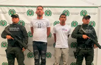 Luis Alejandro Enríquez Charaima, alias Alex, y Luis Fernando Uribe Torrealba, alias Luissito, fueron los dos capturados por las autoridades en Medellín al tener orden de extradición por sus presuntos vínculos con el Tren de Aragua. FOTO: CORTESÍA 