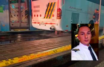 John Édison González (detalle), de 35 años, murió en medio de la colisión de estos dos buses en el barrio Caribe, de Medellín, en las afueras de una estación de gasolina. FOTOS: Costesía