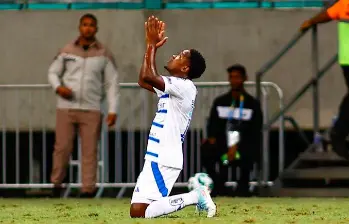 El colombiano Luis Sinisterra celebrando su tanto con Cruzeiro en Brasil. FOTO TOMADA X @Cruzeiro