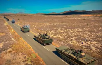 Maduro reforzó las fronteras, activó frentes militares y llamó a la población a sumarse a la reserva como parte de su estrategia defensiva. FOTO: AFP