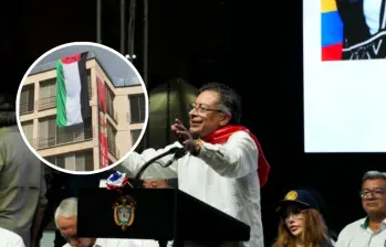 Una bandera de Palestina fue desplegada en el edificio de Arquitectura de la Universidad de los Andes durante las marchas propalestinas del 7 de octubre, hecho que desató polémica en redes sociales. FOTO: Colprensa, redes sociales. 