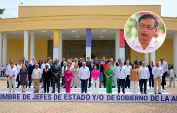 La Oficina de Comunicaciones de la Casa de Nariño resolvió restringir el grupo de WhatsApp de periodistas que cubren Presidencia ante la insistencia de varios comunicadores por el paradero del jefe de Estado. FOTO: Tomada de X @CancilleriaCol y Presidencia