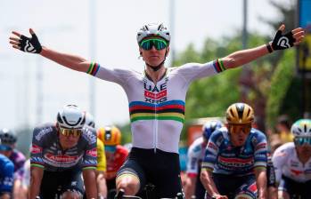 Tadej Pogacar se impuso en el esprint de la primera etapa en el Criterium del Dauphiné. FOTO: AFP