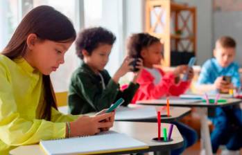 Las grandes compañías de internet tendrán que eliminar las cuentas de usuarios australianos menores de 16 años o enfrentarán multas de hasta 33 millones de dólares. FOTO: Getty