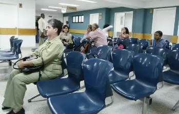 El gremio médico advierte que el sistema de salud enfrenta una crisis financiera y requiere ajustes urgentes. FOTO: David Sánchez, Archivo EL COLOMBIANO. 