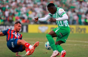 En la acción aparece Kevin Viveros, a quien le anularon un gol. FOTO MANUEL SALDARRIAGA