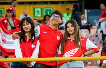 Santa Fe femenino tomó la decisión de jugar los próximos duelos como local sin público, mientras se define los resultados de la investigación por actos de racismo. Imagen de referencia. FOTO: Tomada de X @LeonasSantaFe