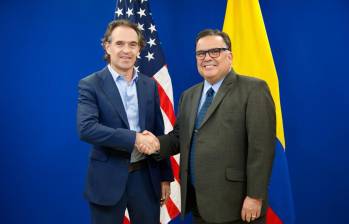 El alcalde Federico Gutiérrez se reunió en la tarde de este jueves con el embajador de EEUU en Colombia, Francisco Palmeri. FOTO: CORTESÍA ALCALDÍA DE MEDELLÍN