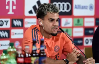 Luis Díaz en rueda de prensa con el Bayern Múnich. FOTO: Redes sociales Bayern Múnich