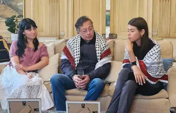 El primer mandatario de los colombianos se reunió en Bruselas (Bélgica) con Manuela Bedoya y Luna Barreto, y las trajo de vuelta al país. FOTO: Presidencia 