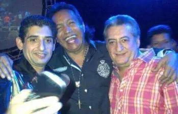 Jorge Luis Oñate Zuleta (izquierda en la foto) ya ha sido detenido en ocasiones anteriores por escándalos similares. FOTO: Tomada de redes sociales 