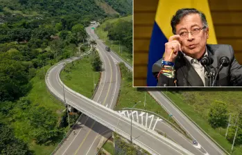 Alcaldes, gobernadores y líder gremiales recordardon al presidente Gustavo Petro que, gracias a este modelo, Colombia ha logrado avanzar en la reducción del rezago histórico en infraestructura de carreteras. Foto: Camilo Suárez y Colprensa