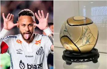 El balón firmado por Neymar es un “bien único que pertenece al patrimonio público” de Brasil. FOTOS: Tomadas de X @SantosFC y @roberta_bastoss