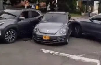 Así quedaron los vehículos involucrados en el incidente vial. FOTO: imagen tomada de redes sociales