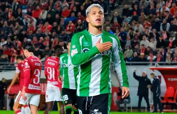 El delantero Juan Camilo Hernández ha marcado en tres de los últimos cuatro partidos del Betis en España. Foto: tomada del x de @RealBetis